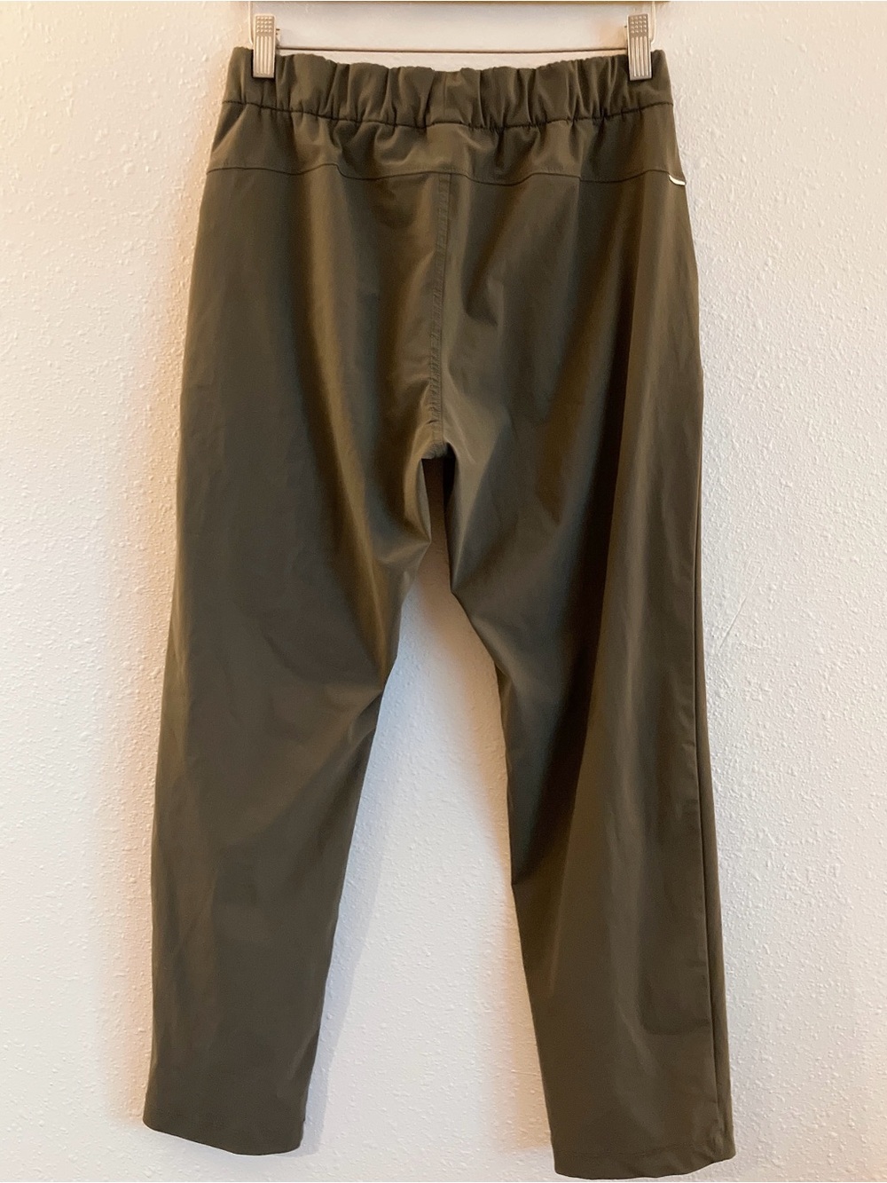 Vuori Miles Tech Ankle Elastic-Waist Pants in Pistachio Green Mid-Rise Medium - Picture 8 of 14